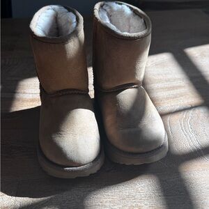 UGG boots toddler size 9